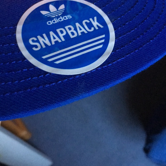 Retro New York Knicks Adidas SnapBack Flat Cap - Picture 6 of 7